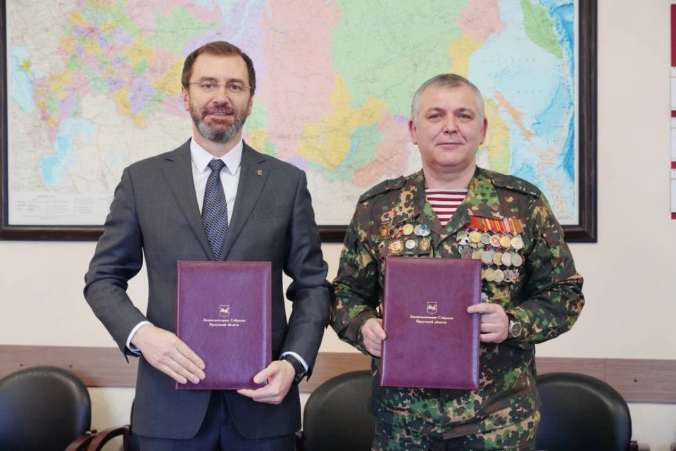 Соглашение подписали председатель областного парламента Александр Ведерников и генеральный директор фонда Андрей Сараев.