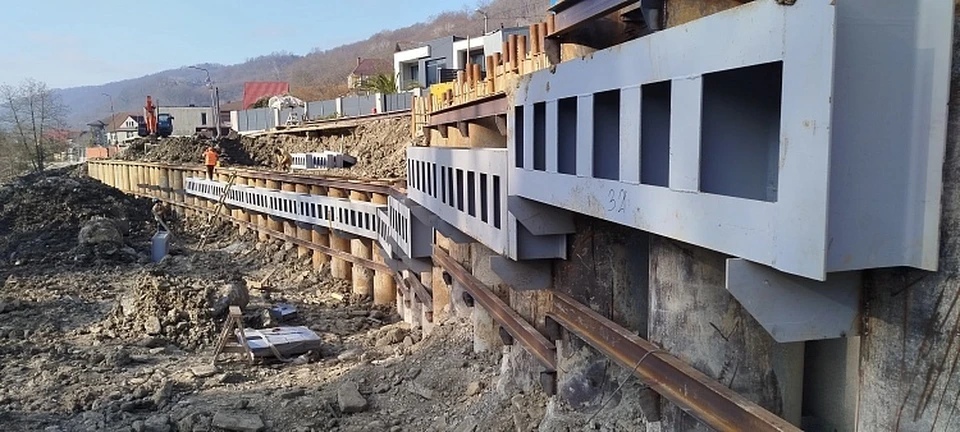 Дорогу разрушило летом 2024 года. Фото: пресс-службы администрации Сочи.