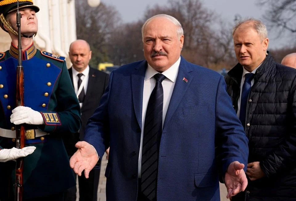 «А я приехал!»: Лукашенко громко встретил Матвиенко в Совфеде и вручил ей подарок