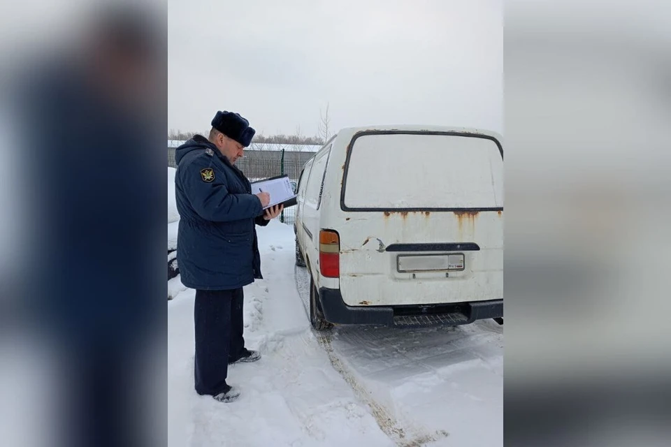 У новосибирца за долги в два миллиона рублей арестовали микроавтобус. ФОТО: ГУФССП по Новосибирской области