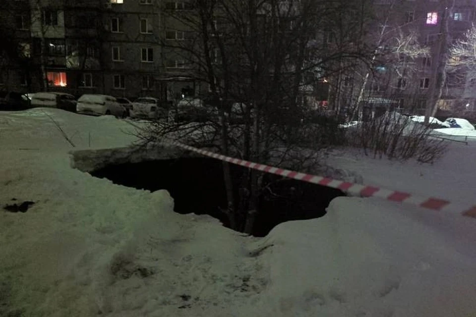 Размеры ямы растут день за днем буквально на глазах. Фото: Администрация Калининского района Уфы.