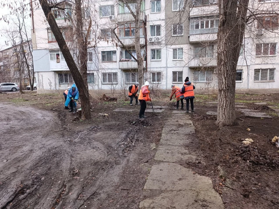 Сотрудники Единой управляющей компании навели порядки. ФОТО: Минстрой ЛНР