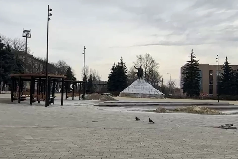 В Амвросиевке завершается реконструкция площади имени Ленина. Фото: ТГ/Солнцев