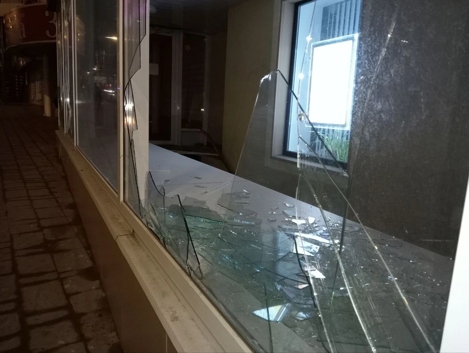 Повреждены два частных дома и коммерческий объект