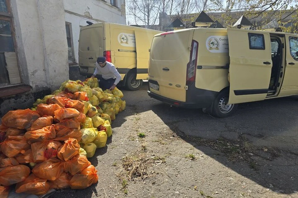 Четыре тонны гумпомощи привезли в Каховку из Крыма. Фото: Специальный гуманитарный центр Крымской митрополии