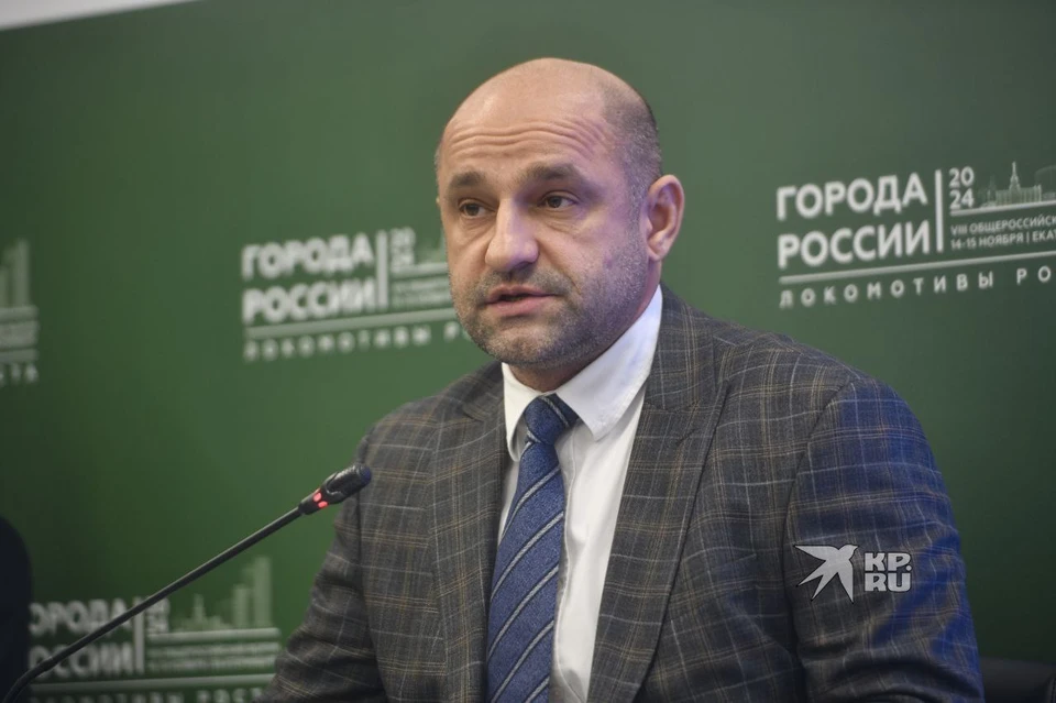 Артем Жога поздравил Дениса Паслера с возвращением в родной регион
