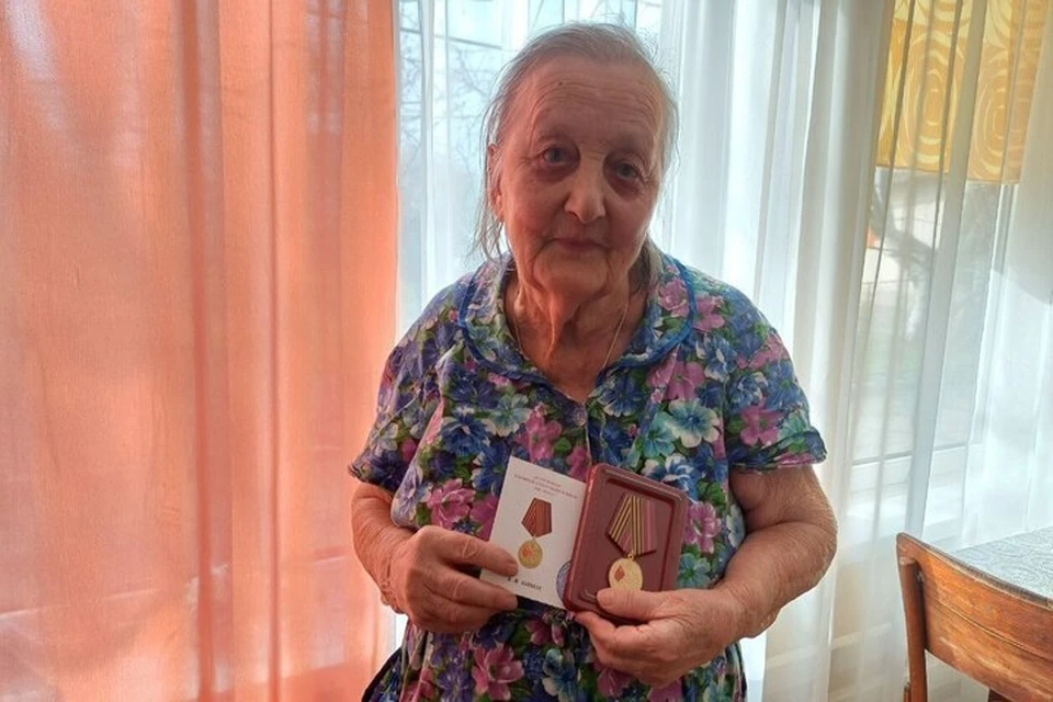 Медали получили 50 ветеранов войны в Каховском округе. Фото: администрация Каховского округа