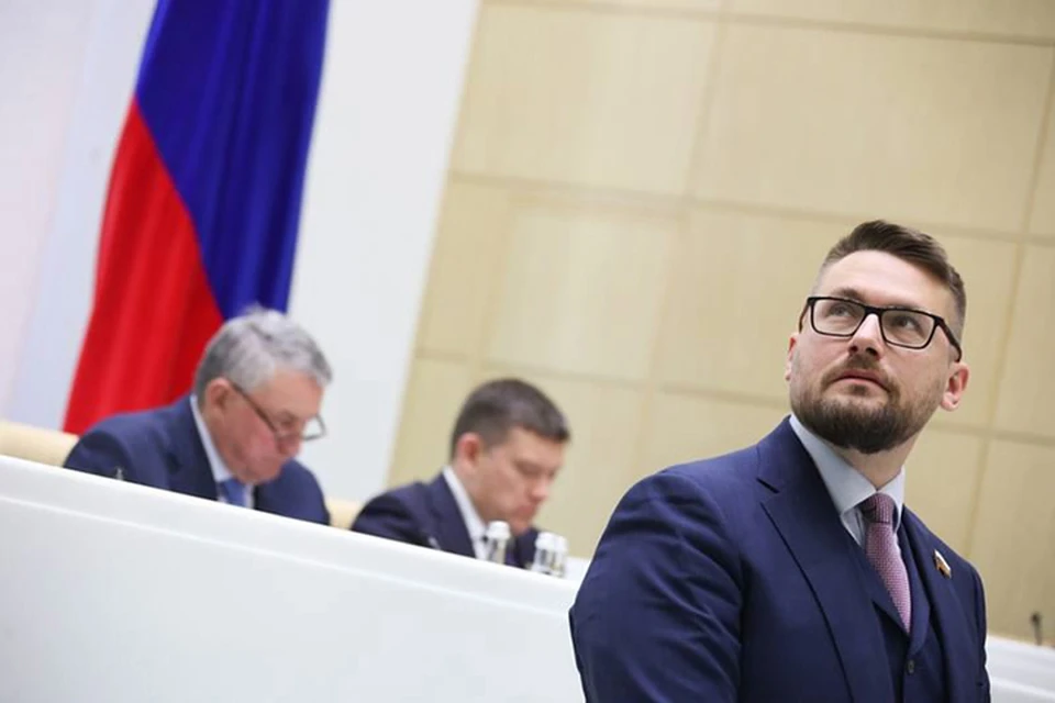 Сенатор РФ от исполнительной власти Смоленской области Руслан Смашнев.
