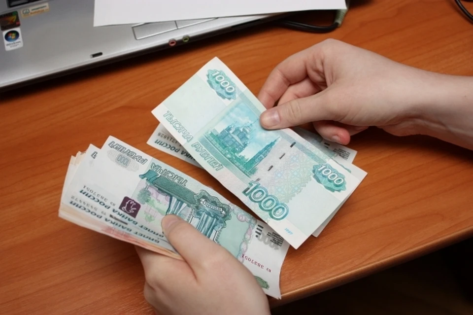 Жители Новосибирской области в апреле получат пенсии и пособия по новому графику.