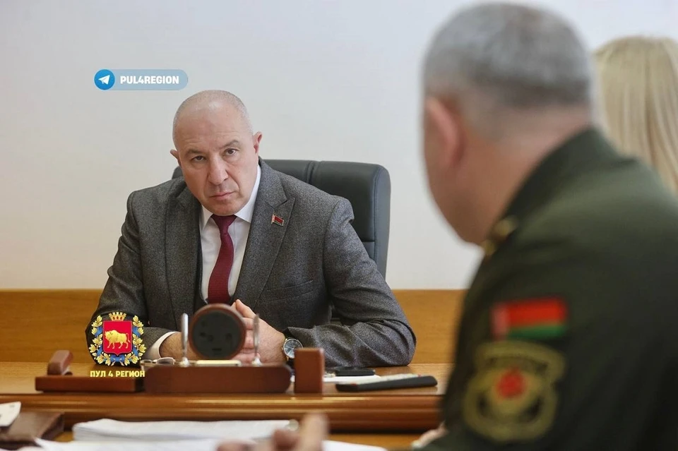 Караев оценил работу председателя облисполкома, которая напряженние, чем у министра. Фото: телеграм-канал «Пул 4 Регион».
