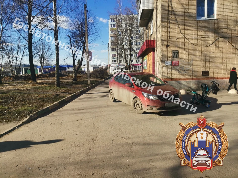 В Новомосковске автоледи на машине Kia сбила коляску с двухлетнем мальчиком.