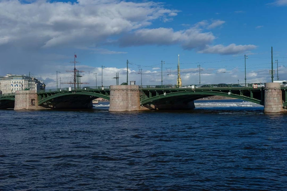 Мосты и набережные отмоют без применения специальных средств.