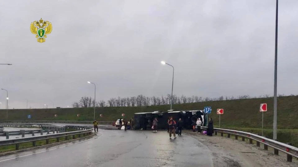 Три человека пострадали в ДТП с рейсовым автобусом в Ростовской области. Фото: Прокуратура Ростовской области