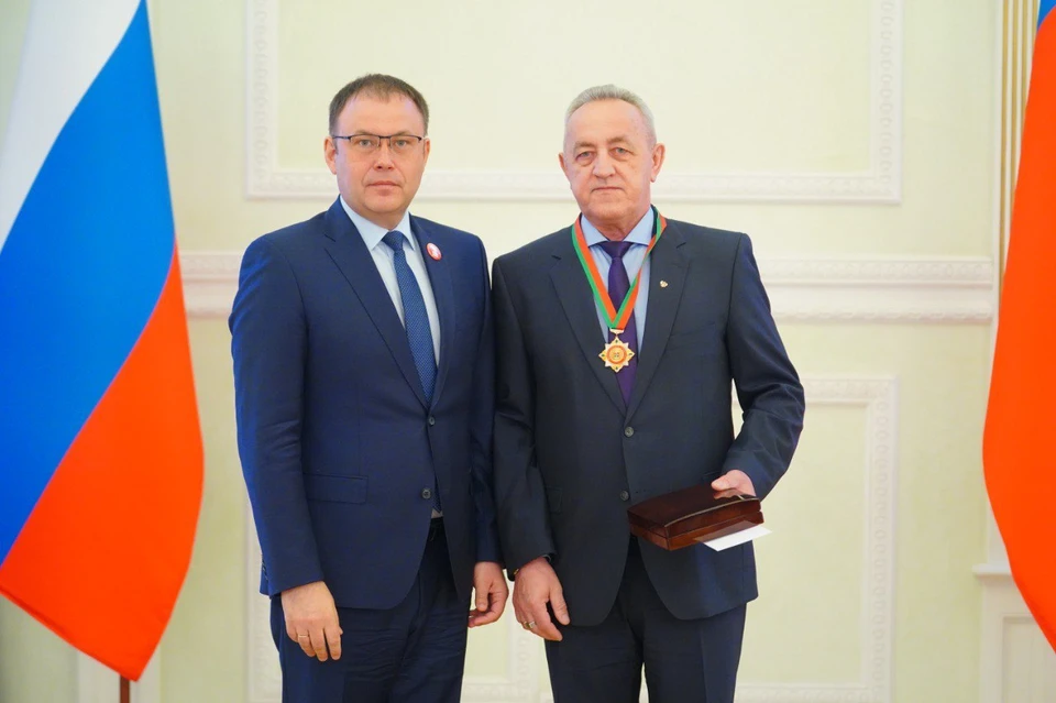 Губернатор Кузбасса наградил детей и взрослых за успехи в труде и учебе.