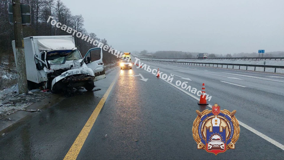 Водителя и пассажира автомобиля Mercedes госпитализировали в больницу после ДТП в Веневском районе.