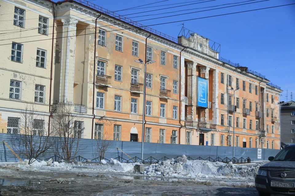 Найти подрядчика для сноса гостиницы пытаются с прошлого года