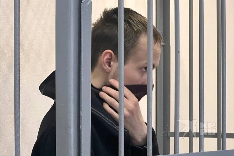 Екатеринбуржец, заманивавший мальчиков к педофилу, попросился домой к родителям