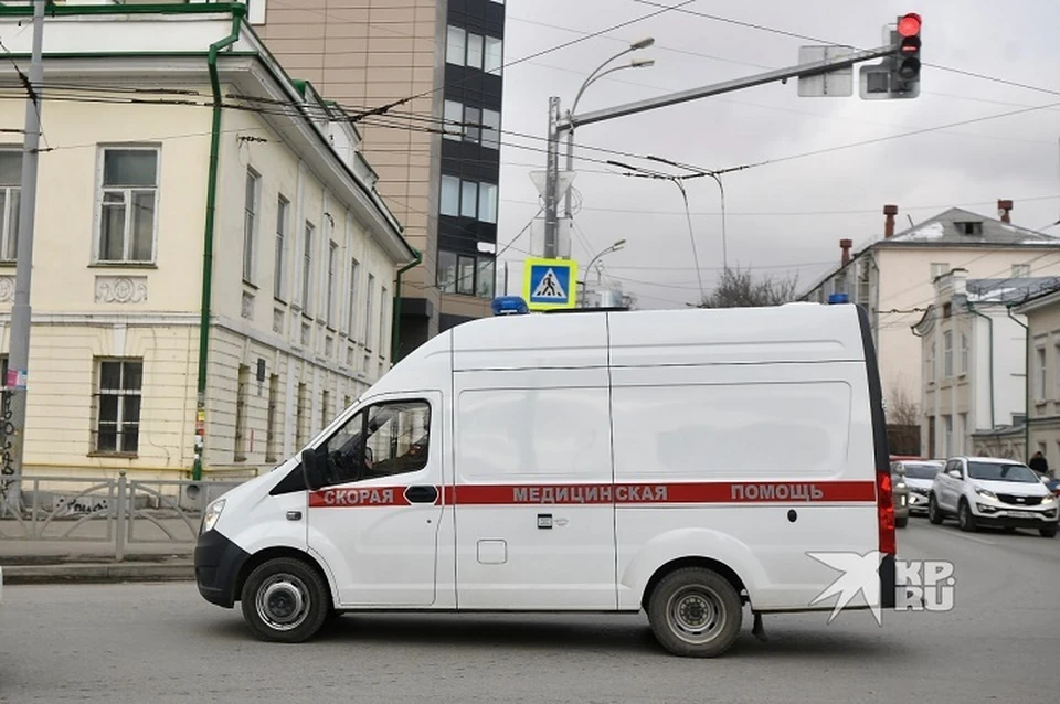 Мужчину раздетого до гола заметили на улице Академика Парина