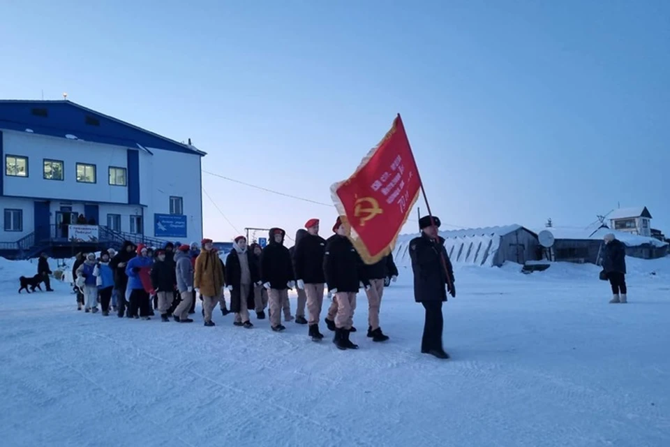 Знамя Победы добралось до Аллаиховского района Якутии. Фото: телеграм-канал зампреда правительства Якутии Ольги Балабкиной