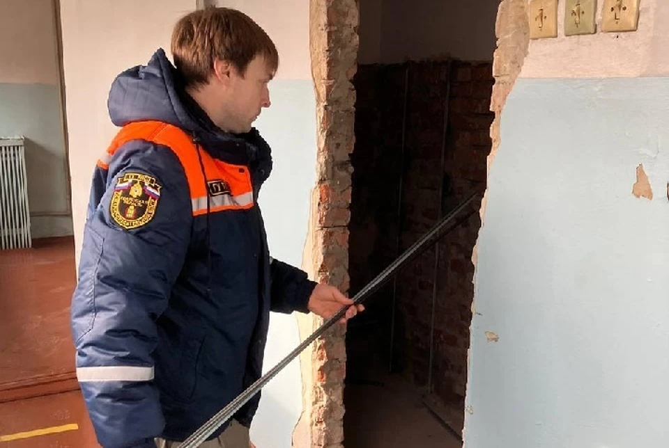 В Пологовской спортивной школе началась отделка основного зала. ФОТО: администрация Токмакского округа
