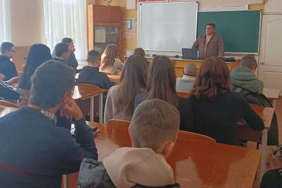 В Красноперекопской школе прошла лекция о ценностях российской цивилизации Фото: Движение Первых ХО