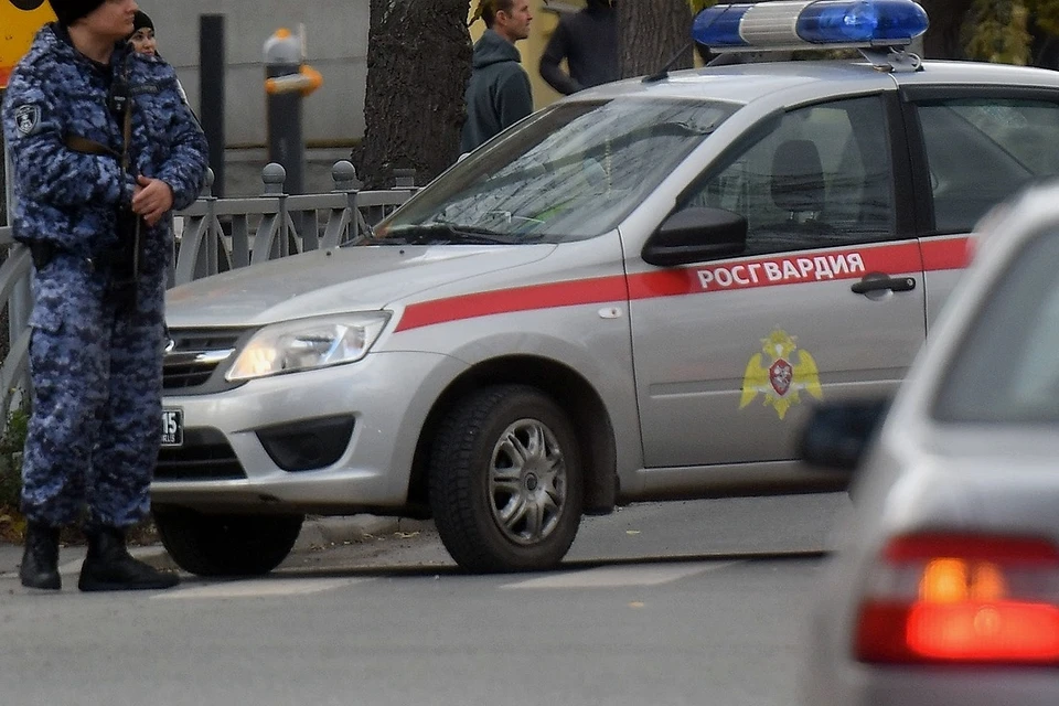 Росгвардия задержала новосибирца, устроившего погром в подъезде многоэтажки