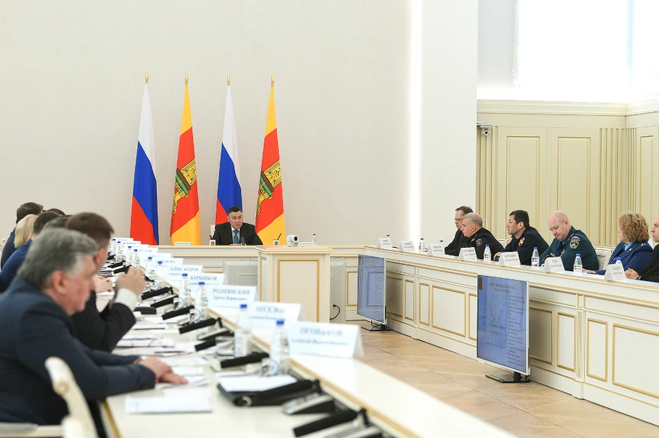 Губернатор провел "селектор" в областном правительстве.