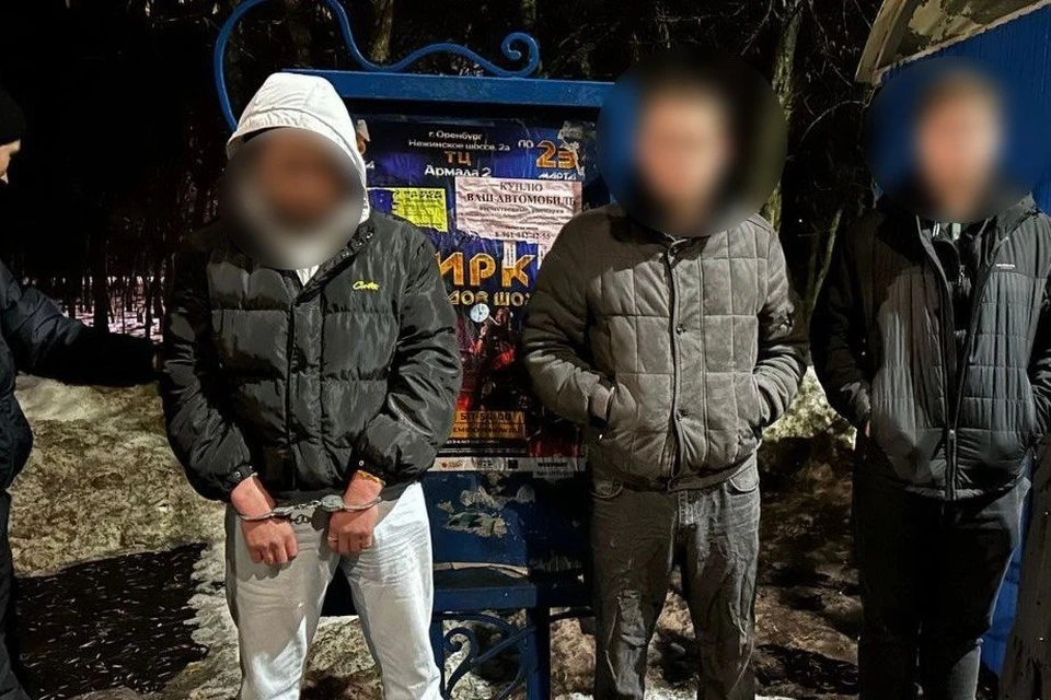 Иностранец по предварительному сговору с неизвестным планировать распространить запрещенное вещество.