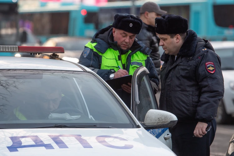 Фура и легковушка столкнулись на мосту у Телецентра