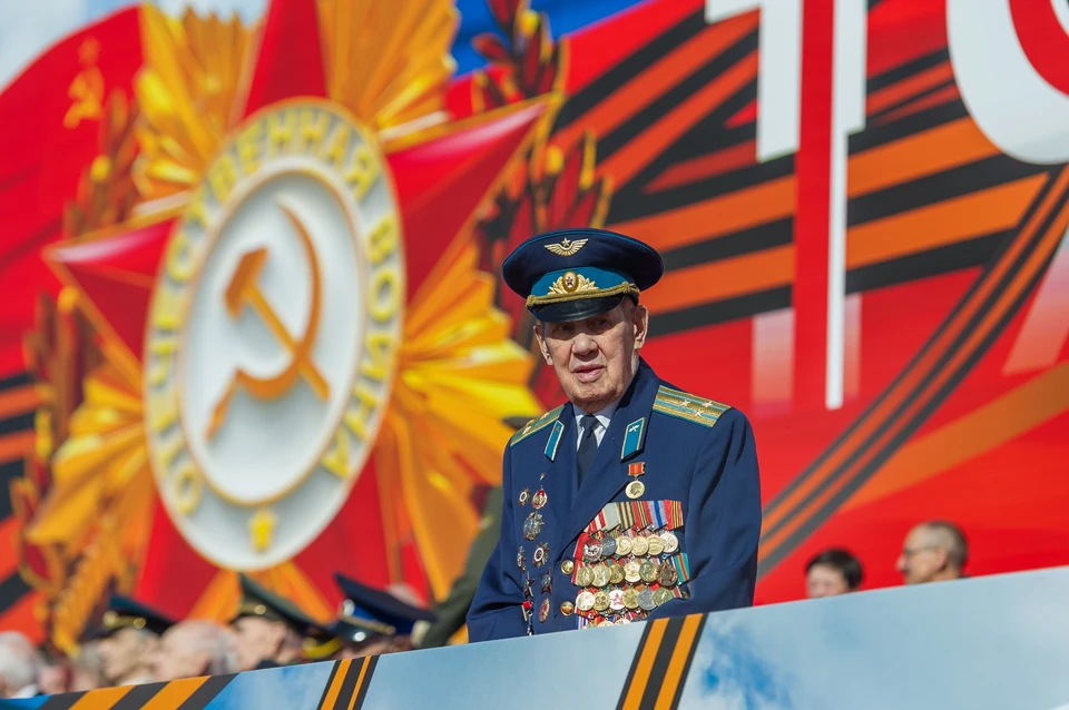 Украшения будут радовать горожан и гостей города до 19 мая.