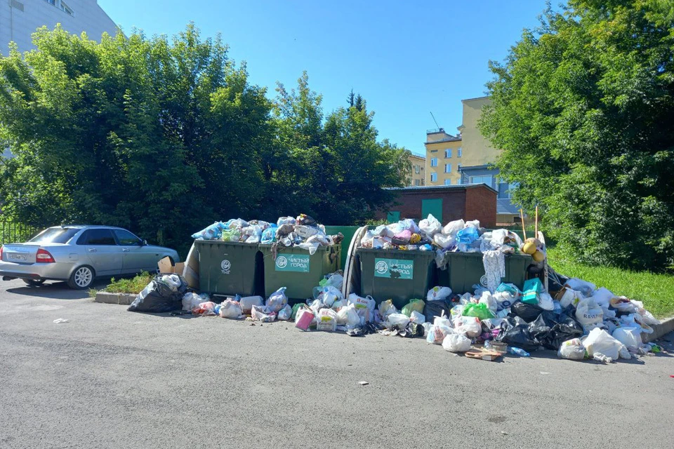 Власти Кемерова ответят на вопросы горожан о вывозе мусора во время прямой линии.