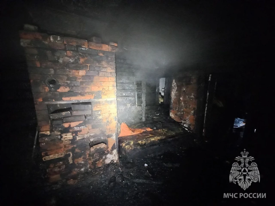 Несмотря на оперативный выезд 29 пожарных и 7 единиц техники, спасти 59-летнего хозяина одной из квартир не удалось.