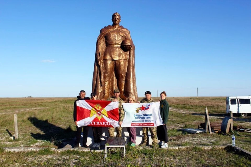 На острове Бирючий отреставрирован памятник защитникам Отечества. Фото: херсонский филиал фонда «Защитники Отечества»
