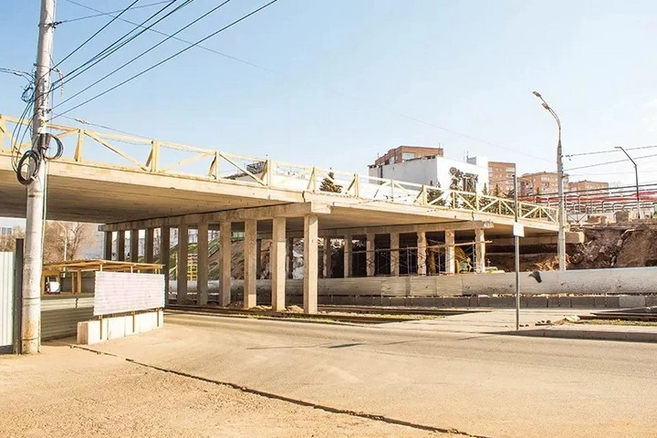 Реконструкция эстакады через ул. К. Маркса. 24 апреля 2025 года. Фото: Данил Иванов