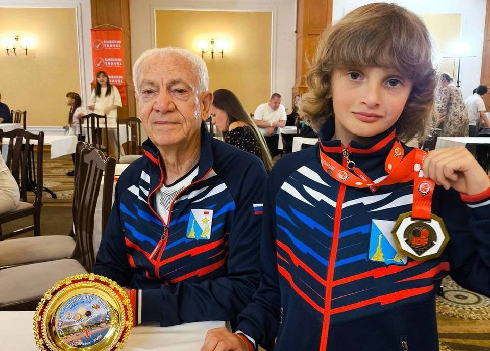 Николай Краснов и его тренер Григорий Бакши. Фото: телеграм-канал Михаила Развожаева