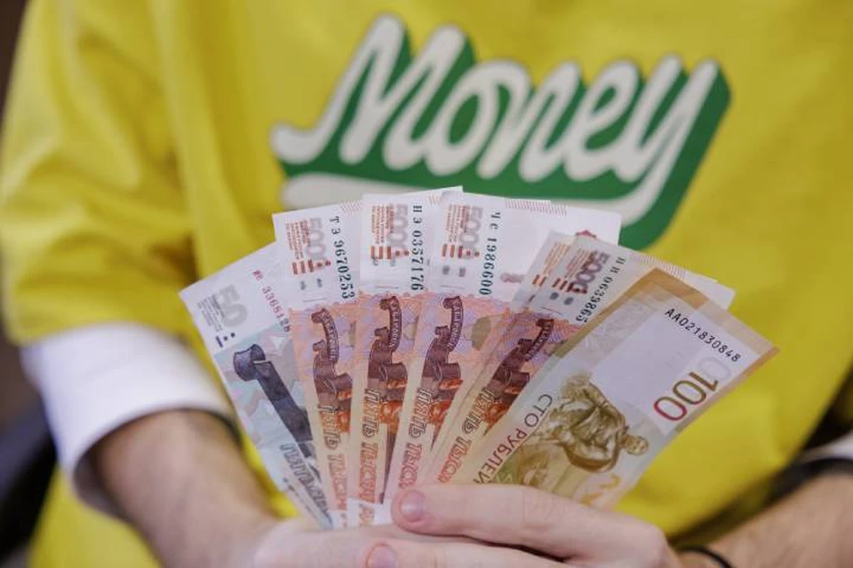 Мужчины чуть чаще женщин готовы отказаться от наличных денег.