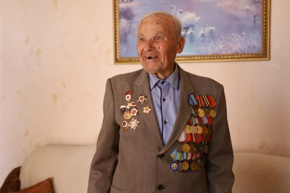 Михаил Николаевич родился 18 ноября 1925 года. Ему 99 лет.