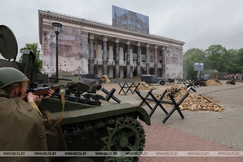 Реконструкция штурма Рейхстага прошла в центре белорусского областного центра Гродно. Фото: БелТА