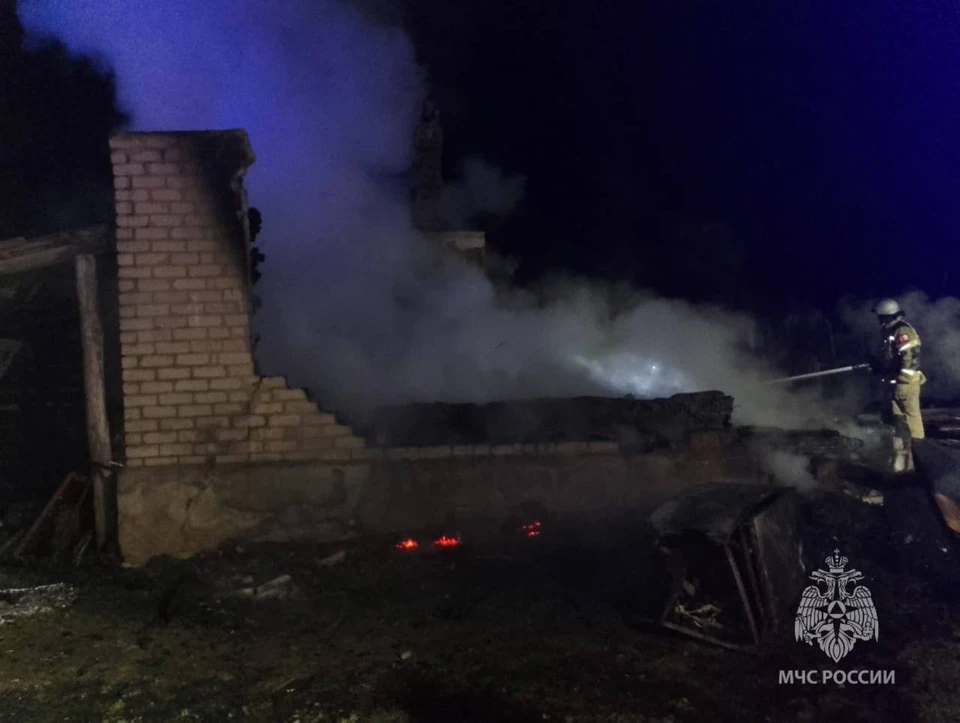 Загорелся частный дом на площади 42 квадратных метров. Фото: МЧС по Ростовской области