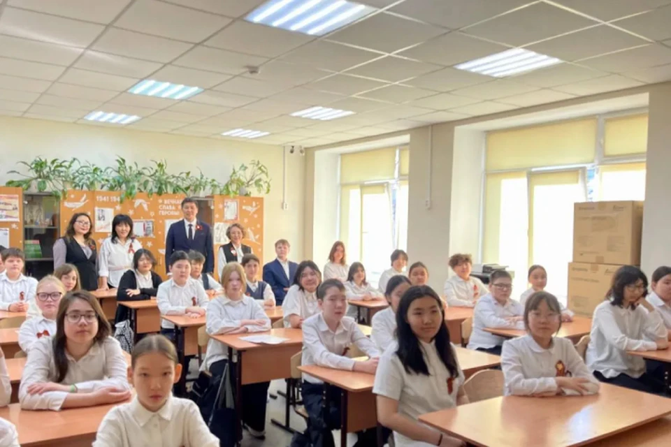 В школе №23 прошел патриотический урок «Разговор о важном». Фото с сайта правительства региона
