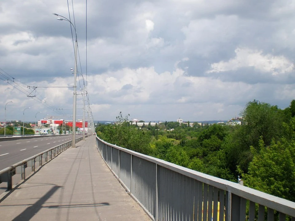 36-летняя женщина погибла после падения с моста. Фото: соцсети