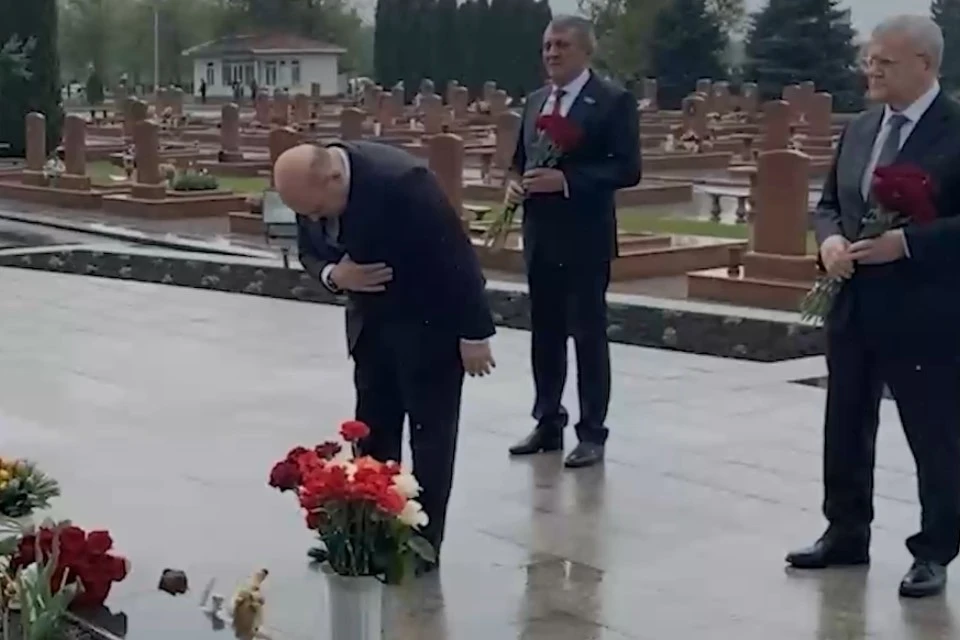 Премьер России Михаил Мишустин почтил память жертв теракта в Беслане, фото: скриншот из видео