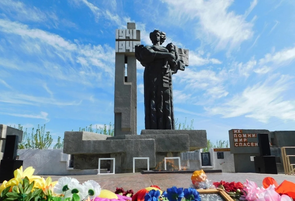 Мемориальный комплекс «Никто не забыт, ничто не забыто» в Шатках.