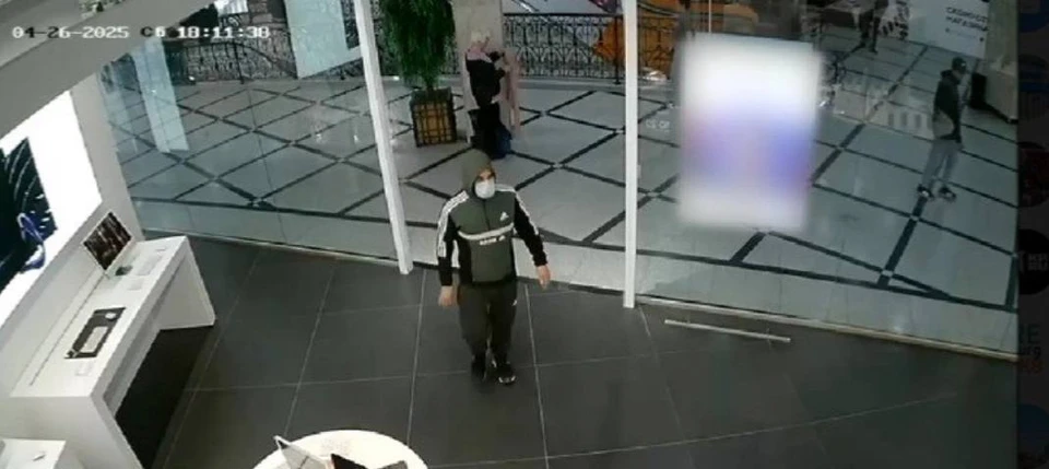Один из похитителей попал на видео. Источник: УМВД России по Екатеринбургу