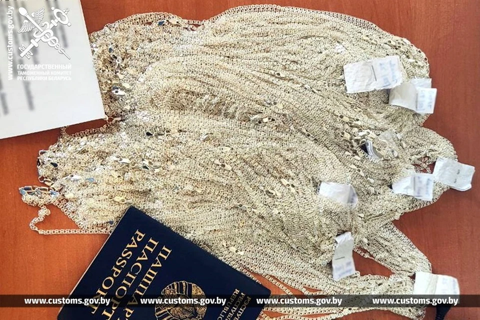 Два факта сокрытия ювелирных изделий установили брестские таможенники. Фото: ГТК.