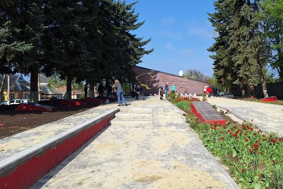 Более 100 тысяч жителей ДНР приняли участие в благоустройстве ко Дню Победы. Фото: ТГ/Пушилин