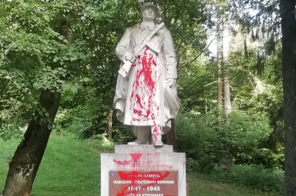 В Литве объявили настоящую борьбу с памятниками героям Великой Отечественной войны.