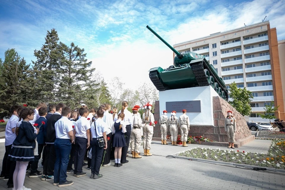 В Мариуполе открыли памятник танкистам Южного фронта «Танк Т-34». Фото: ТГ/Моргун
