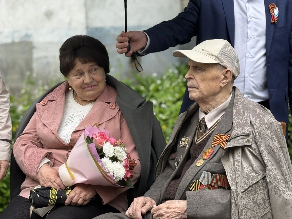 Ульяновский Ветеран Отечественной войны Иван Щербенев с супругой