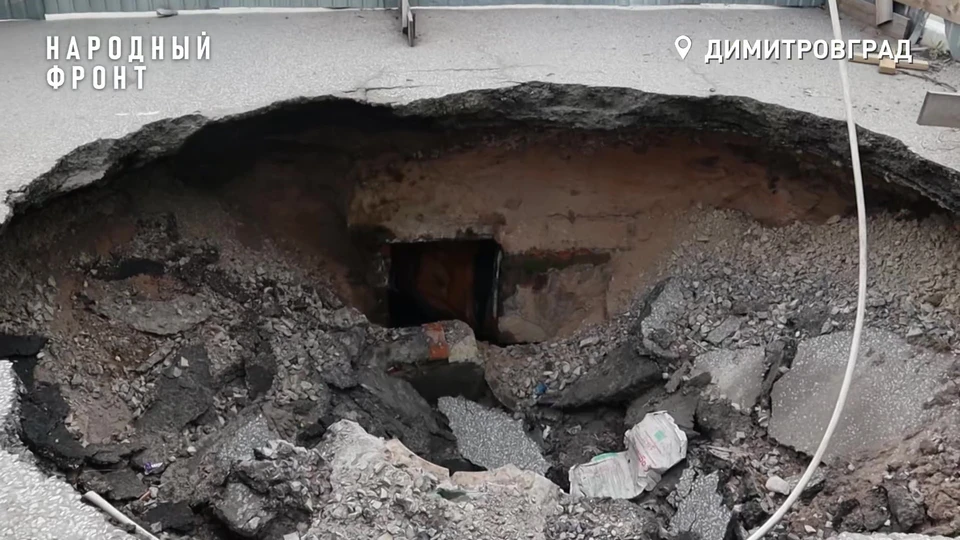 Общественники требуют убрать провал грунта на пути к Аллее Славы в Димитровграде | ФОТО: скриншот с видео